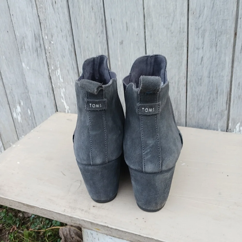 TOMS‎ Kelsey Wedge  Grey Suede Bootie Ankle Boot Women's Size 12
